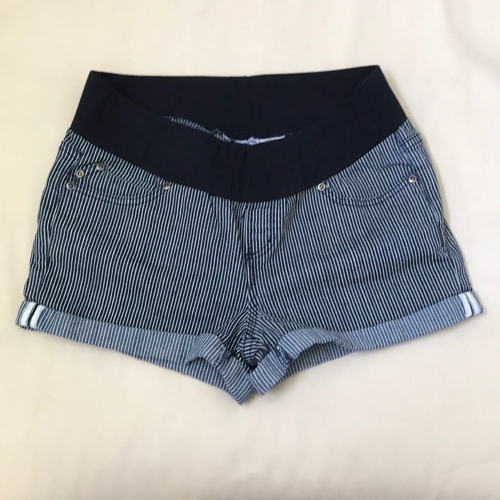 Maternity shorts